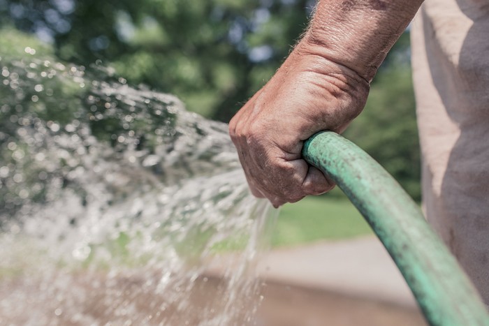 Ya se puede denunciar a quienes hagan mal uso del agua en la ciudad