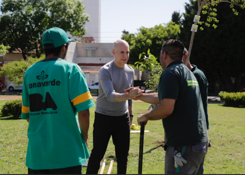 Larreta participó de la plantación de árboles en la Comuna 12