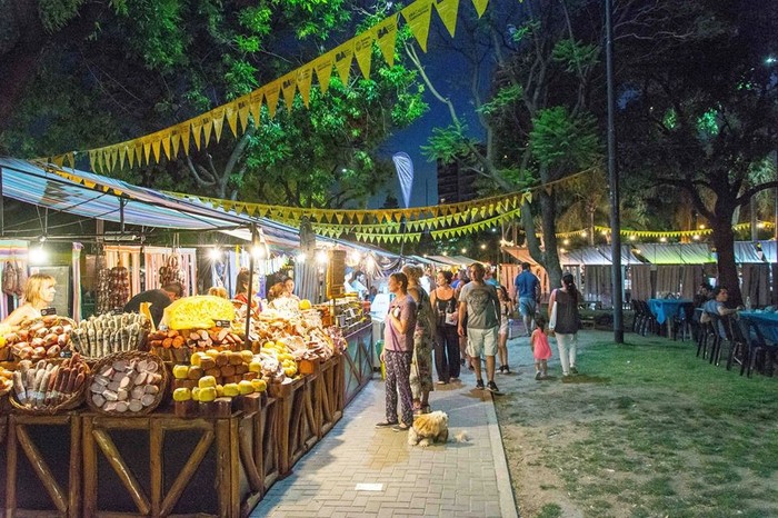 Edición nocturna de Buenos Aires Market en la Ciudad