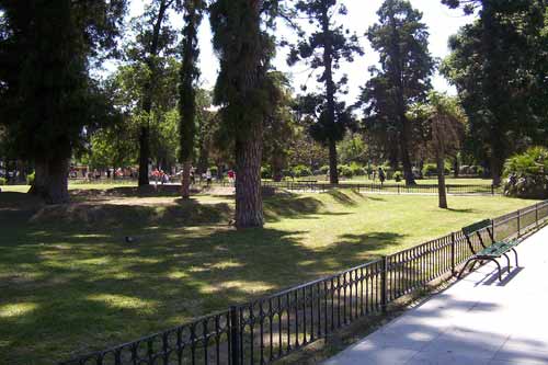 Plaza Arenales, el corazón verde de Villa Devoto