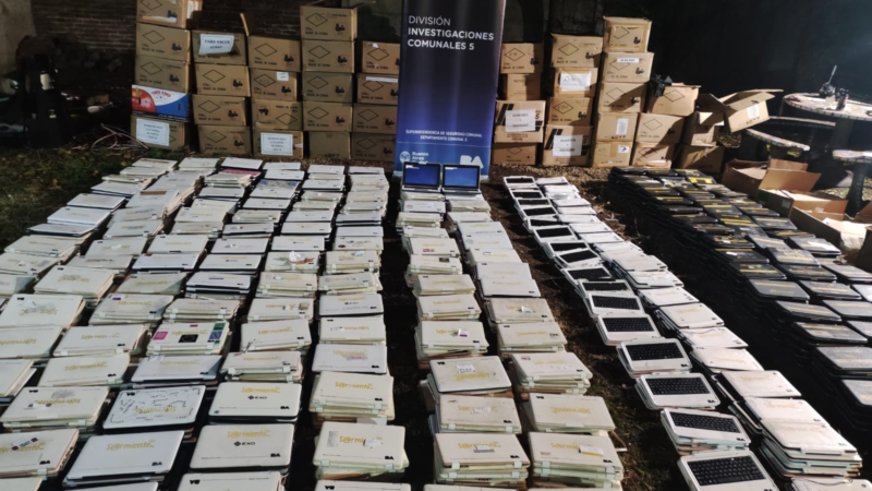 Se entregaron 1.626 equipos recuperados al Ministerio de Educación