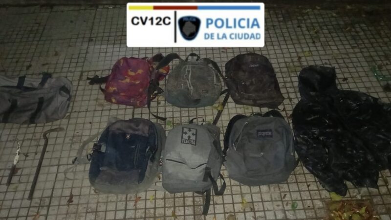 Arrestan a dos ladrones peruanos en intento de robo en una escuela en el barrio de Villa Urquiza