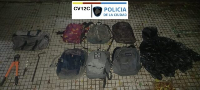 Arrestan a dos ladrones peruanos en intento de robo en una escuela en el barrio de Villa Urquiza