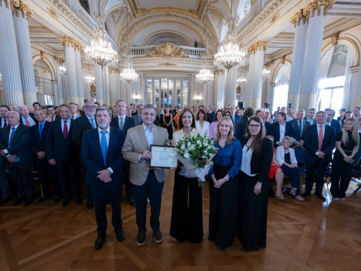 La Legislatura distinguió a De Langhe como Personalidad Destacada