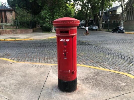 Un buzón histórico recorre la Ciudad para recibir cartas a Papá Noel