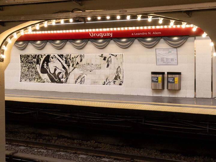 La estación Uruguay volvió renovada y homenajea al teatro porteño