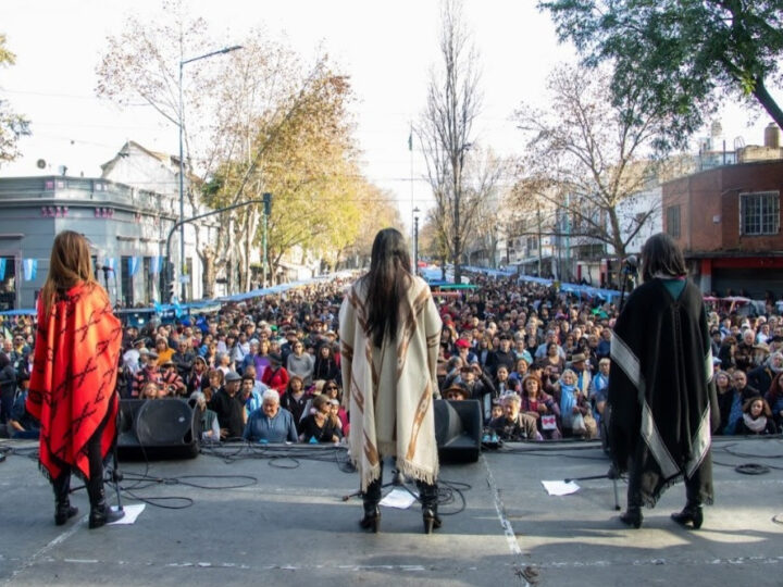 Con música, artesanías y folklore vuelve la histórica Feria de Mataderos