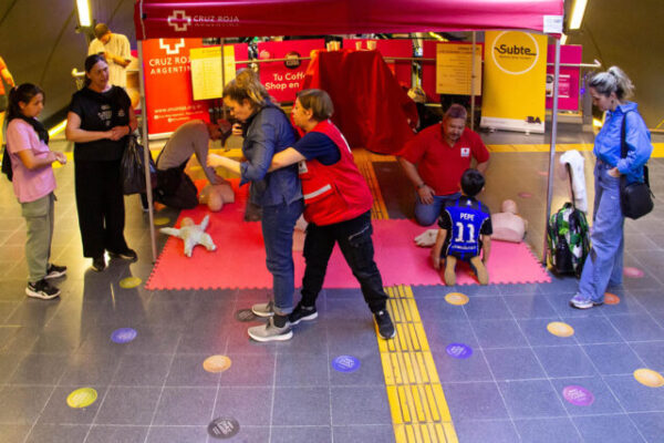 Usuarios podrán capacitarse en primeros auxilios este viernes en la Línea D de Subtes