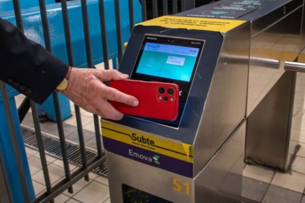 El Gobierno porteño exige reempadronarse para conservar el boleto gratuito